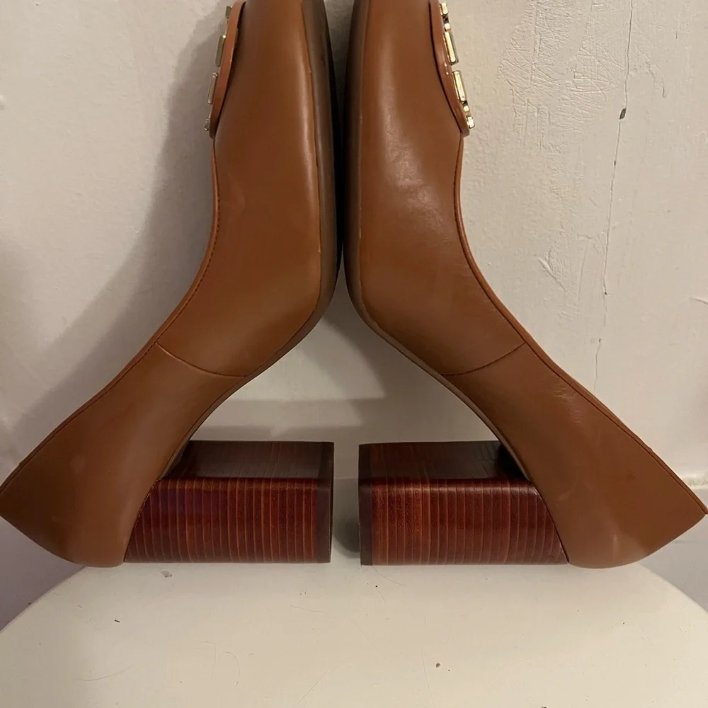 Tory Burch Janey style heel in calf leather. Size 9. Like new condition. - Picture 3 of 6